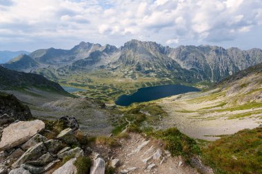 Beş Vadisi göller yüksek Tatra Mountain, Polonya