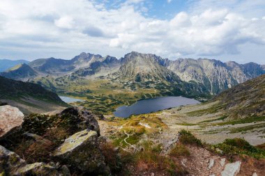 Beş Vadisi göller yüksek Tatra Mountain, Polonya