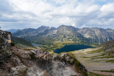 Beş Vadisi göller yüksek Tatra Mountain, Polonya