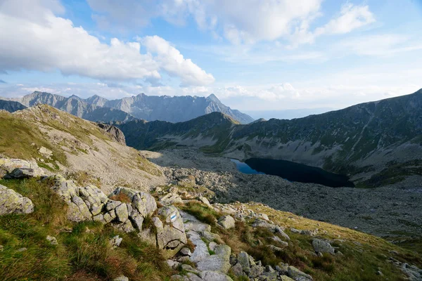 波兰五湖泊山谷高 Tatra 的徒步旅行路线 — 图库照片