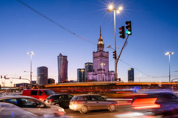 Varşova Polonya Eylül 2018 Kültür Sarayı Bilim Gece Saatinde Trafik — Stok fotoğraf