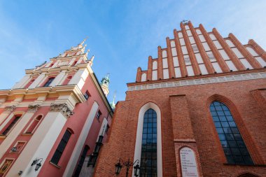 Varşova eski şehir. St. John's Archcathedral ve Grace Varşova hamisi Our Lady Tapınağı
