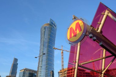 Varşova, Polonya - 10 Ekim 2018: Varşova Spire ve inşaat alanında, Polonya. 