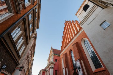 Varşova, Polonya - 11 Ekim 2018: Varşova eski şehir. St. John's Archcathedral ve Grace Varşova hamisi Our Lady Tapınağı.