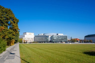 Varşova, Polonya - 6 Ekim 2018: Metropolitan ofis binası, Varşova, Polonya 