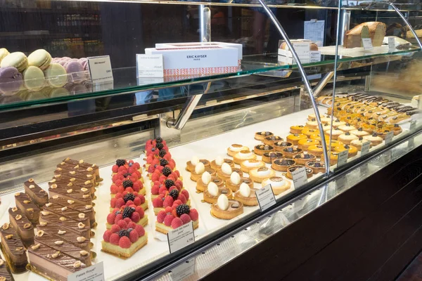 París Francia Agosto 2019 Pasteles Panadería Francesa Eric Kayser Rue —  Fotos de Stock