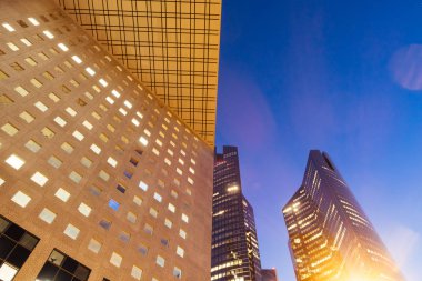 Alacakaranlıktaki İş Kuleleri, Gökdelenlerin Görünümü, La Defense, Paris.