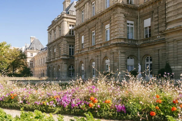 Parigi Francia Settembre 2019 Palazzo Del Lussemburgo Con Fiori Parigi — Foto Stock