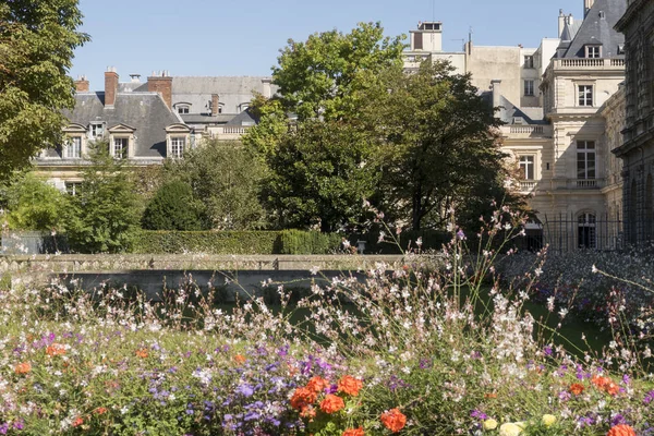 París Francia Septiembre 2019 Palacio Luxemburgo Con Flores París Francia — Foto de Stock