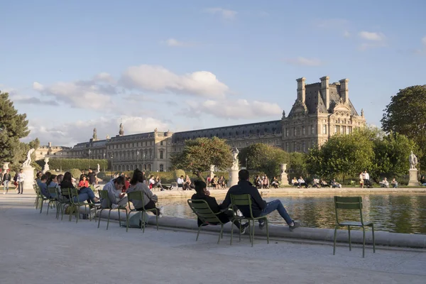 Parigi Francia 2019 Persone Che Rilassano Nel Giardino Delle Tuileries — Foto Stock