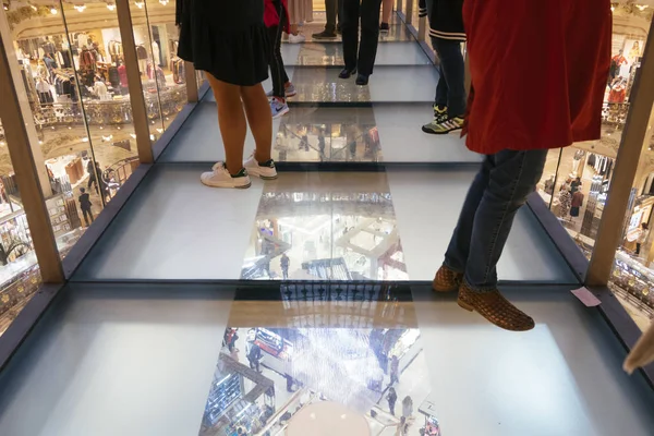 Paris Frankreich September 2019 Touristen Beim Glasspaziergang Den Galerien Lafayette — Stockfoto