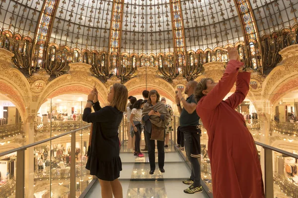 Paris France Sept 2019 Tourists Glasswalk Galeries Lafayette Interior Paris — Stock Photo, Image