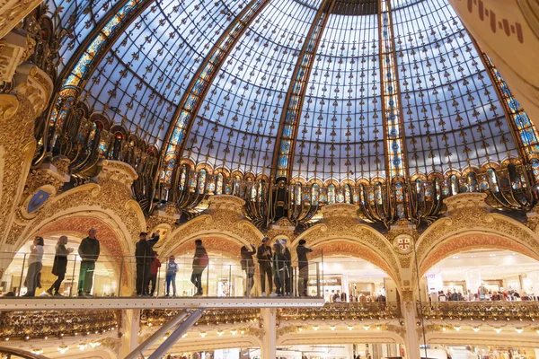 Paris Frankrike Sep 2019 Turister Glaspromenaden Galeries Lafayette Interiör Paris — Stockfoto