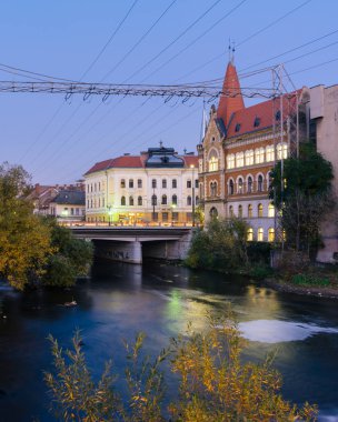  Somesul River ve Romanya 'nın Eski Napoca kenti Cluj-Napoca Transilvanya' nın dördüncü en kalabalık kentidir.. 