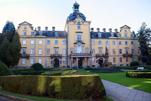 Front pałacu Bückeburg w Niemczech, w kraju związkowym Dolna Saksonia, Zdjęcie Stockowe