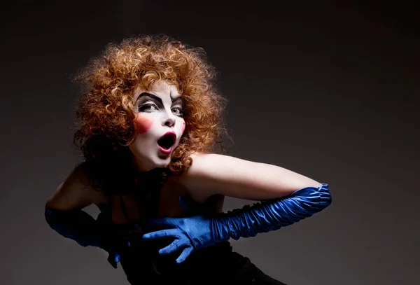 舞台化粧と女性 mime。スタジオ撮影. — ストック写真