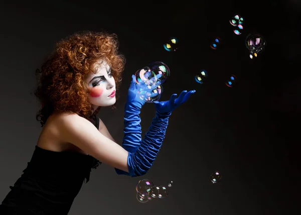 Woman mime with theatrical makeup and soap bubbles. — Stock Photo, Image
