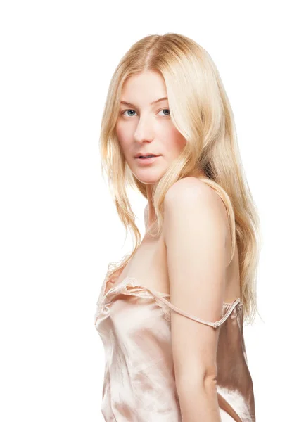 Portret pięknej blondynki w piżamie bielizna na białym tle — Zdjęcie stockowe