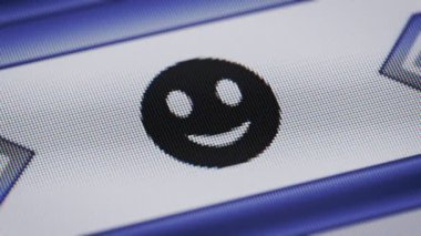 Gülümsemek kutsal kişilerin resmi üstünde belgili tanımlık perde. Döngü.