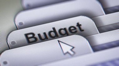 Eğe üstünde belgili tanımlık perde.