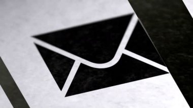Sayfadaki e-posta simgesi. Negatif görüntü. Döngü görüntüleri 4k çözünürlüğe sahiptir.