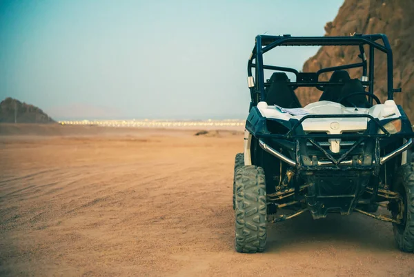 Motor Car Mountains Egypt Desert Sunset — Stock Photo, Image