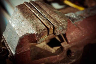 paslı vintage metalik kötü alışkanlıklardan portre