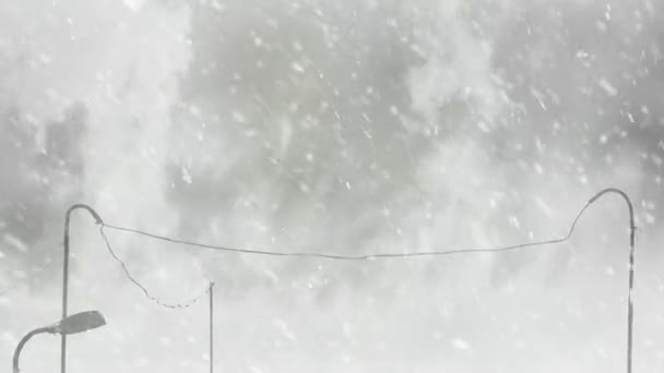 Entrada Lugar Estacionamento Velho Mau Tempo Inverno Com Neve Caindo — Vídeo de Stock