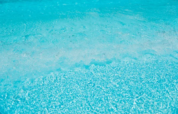 Καθαρά Μπλε Κύματα Νερού Φόντο Κοντινό Στη Γραμμή Θάλασσα Ακτή — Φωτογραφία Αρχείου