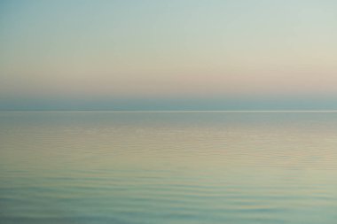 deniz manzarası ufuk üzerinde yaz gün batımı