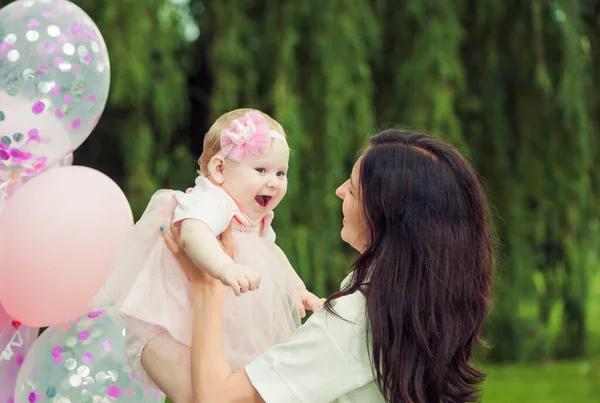 Young Happy Family Relaxing Little Daughter Girl Summer Park Grass — Stock Photo, Image