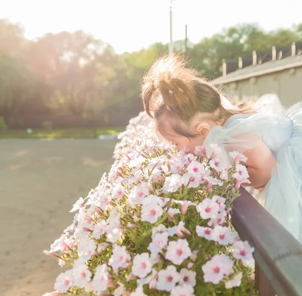 Little Girl Pretty Dress Looking Vintage Balkony Fence Flowers — Stock Photo, Image