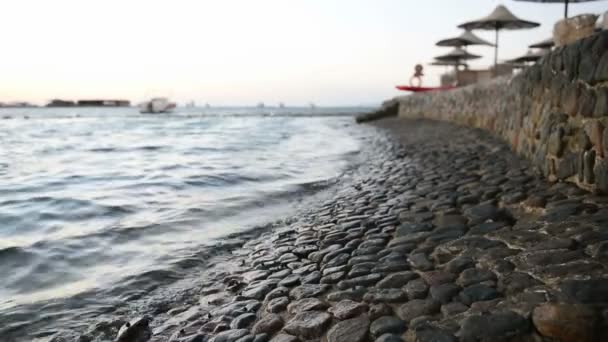 Pietra Linea Mare Sfondo Con Onda Tramonto Estivo — Video Stock