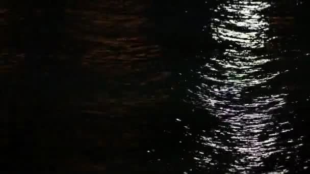 Lumières Clignotantes Sur Surface Eau Mer Nuit Été — Video