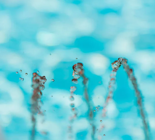 Νερό Σιντριβάνι Πιτσιλιές Μπλε Φόντο Νερό — Φωτογραφία Αρχείου