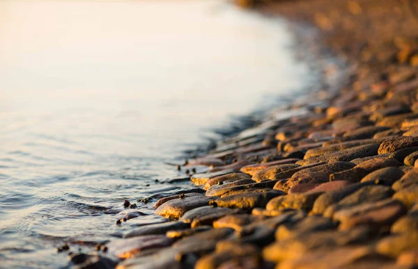 Piękny Kamień Plaża Coasline Tło Letni Zachód Słońca — Zdjęcie stockowe