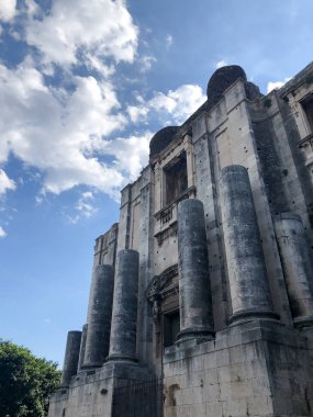 16. yüzyıl Benedictine Manastırı San Nicolo l'Arena Catania, Sicilya, İtalya, bir mücevheri geç Sicilya barok stili, Avrupa'nın en büyük Benedictine yapılarından biri olan cephe.