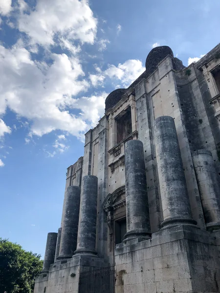 16. yüzyıl Benedictine Manastırı San Nicolo l'Arena Catania, Sicilya, İtalya, bir mücevheri geç Sicilya barok stili, Avrupa'nın en büyük Benedictine yapılarından biri olan cephe.