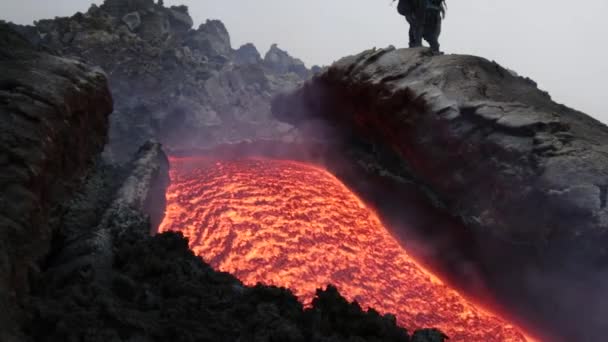 Flusso Lava Sul Vulcano Etna Sicilia Italia — Video Stock