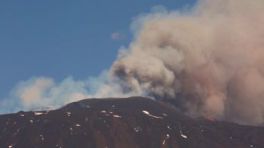 Volkan Etna eruption - patlama ve lav akışı Sicilya