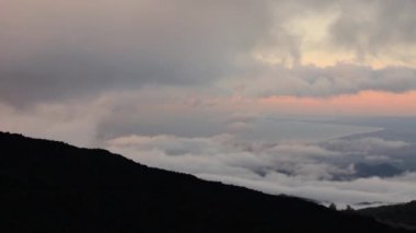 Timelapse Yanardağı Etna - günbatımı üzerinde 