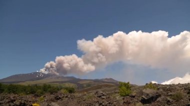 Volkan Etna eruption - patlama ve lav akışı Sicilya