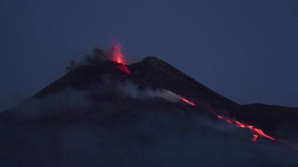 埃特纳火山喷发 西西里岛的爆炸和熔岩流 — 图库视频影像