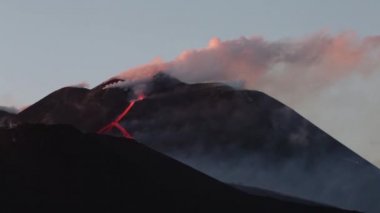 Volkan Etna eruption - patlama ve lav akışı Sicilya