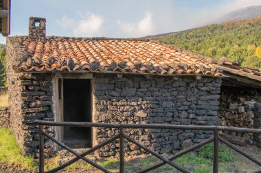 Etna Yanardağı Sicilya - dağ kulübe sığınma