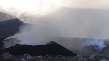 Volkan Etna eruption - patlama ve lav akışı Sicilya