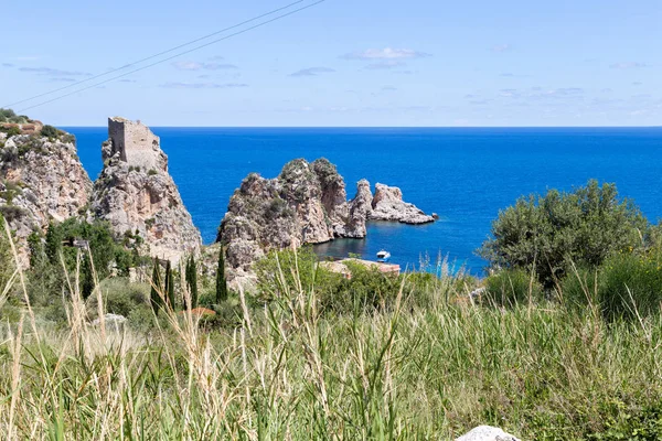 Faraglioni e Tonnara em Scopello, Trapani — Fotografia de Stock