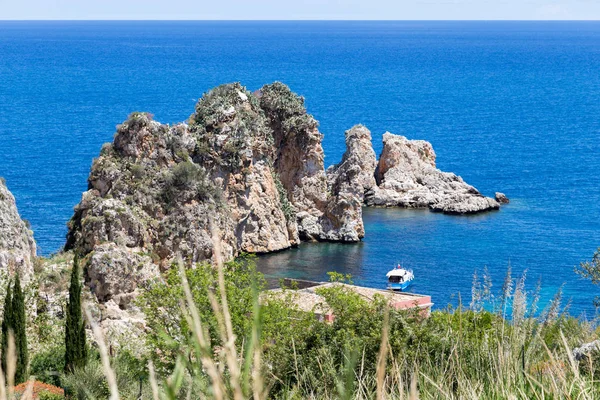 Faraglioni y Tonnara en Scopello, Trapani — Foto de Stock