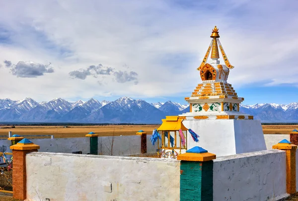 Buddhist stupa in steppe in Tunka Valley — Stock Photo, Image