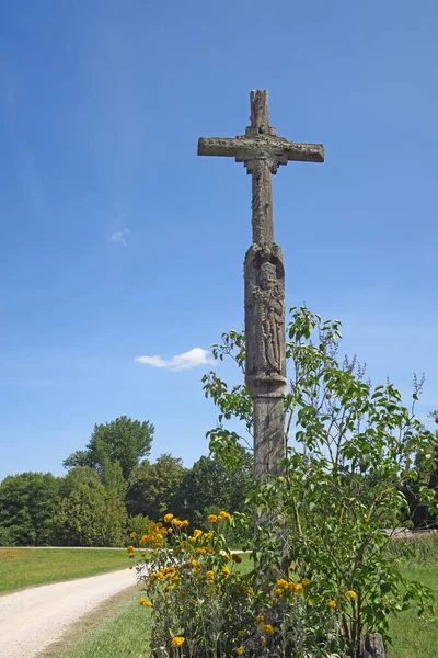 Cruz velha em lithuania — Fotografia de Stock